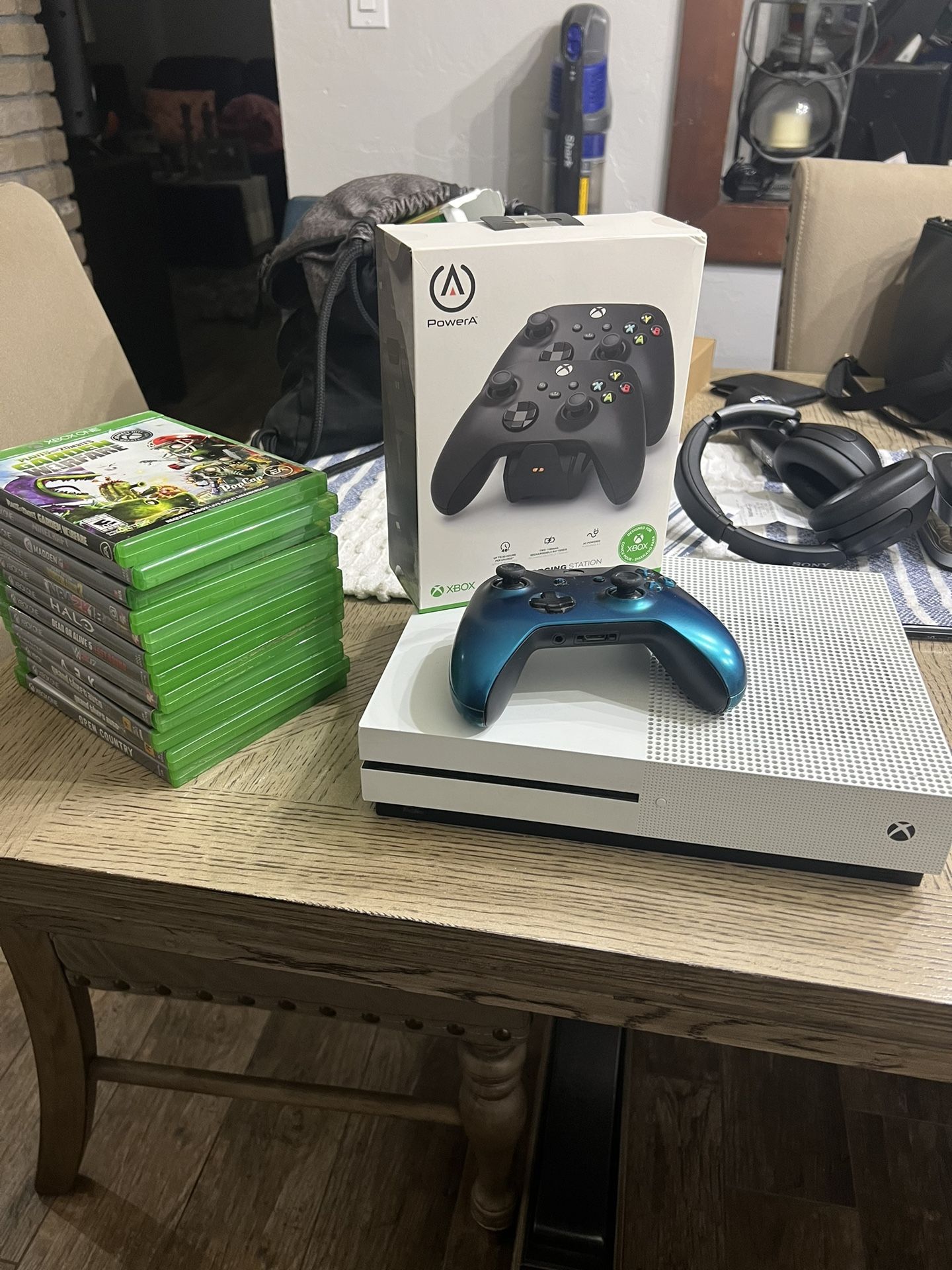 Xbox One S + Accessories 