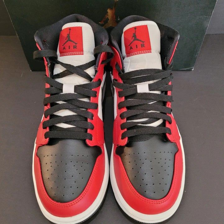 Jordan 1 Chicago Black Toe Size 8.5