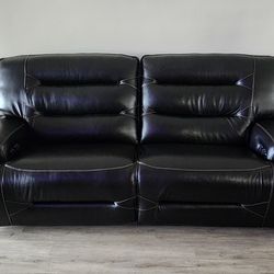 Like New Jerome's Dayton  Leather Power Reclining Couch 