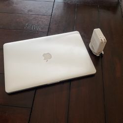 MacBook Pro 15" Core i7 16GB RAM 256 GB SSD - Immaculate Condition, New Battery!