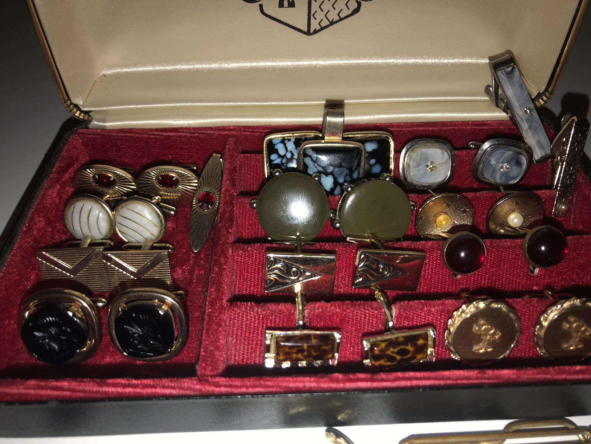 Lot Of Beautiful Vintage Mens Cufflinks Tie Tacks Clips Lapel Pins In Box Cool Mickey Disney Swank Old School Jewelry Rare 
