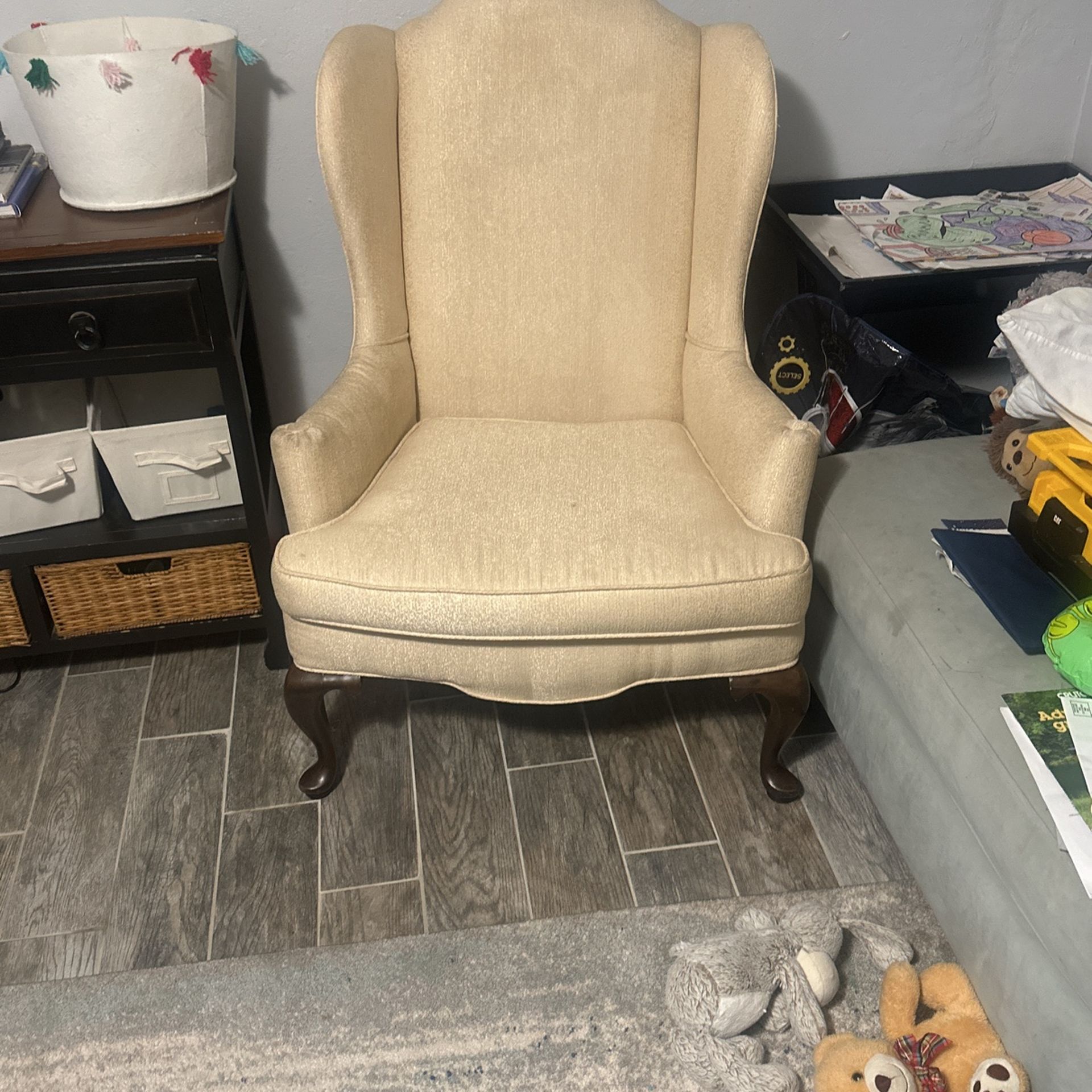Set Of 2 Wingback chairs