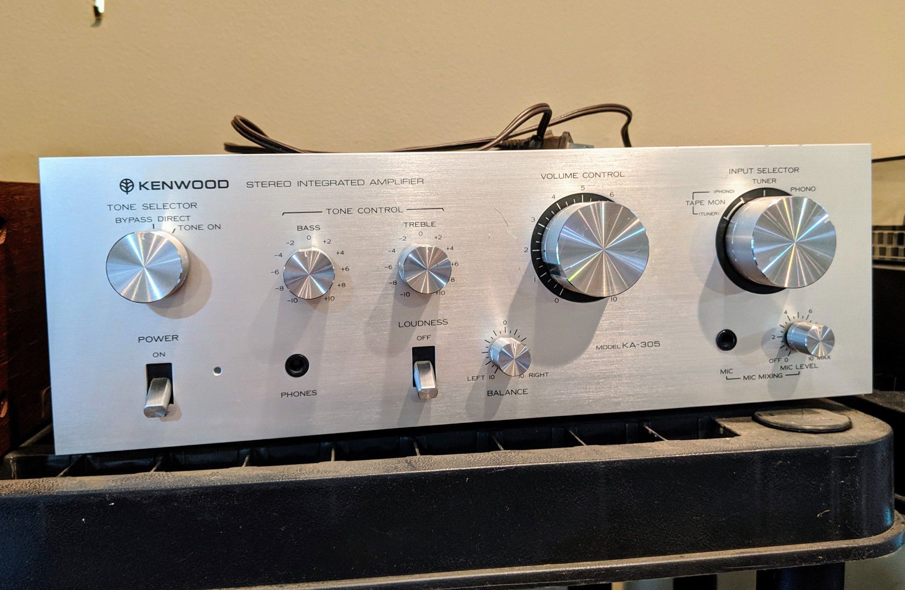 Nice Kenwood KA-305 integrated amp, amplifier