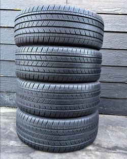 215/50/18 Goodyear 🌟🌟 Vendo un set de llantas con 80% de vida las 4 🌟🌟🤩