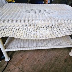 White Wicker Indoor/outdoor Table With Shelf