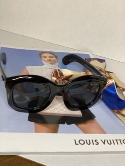 Black sunglasses 🕶