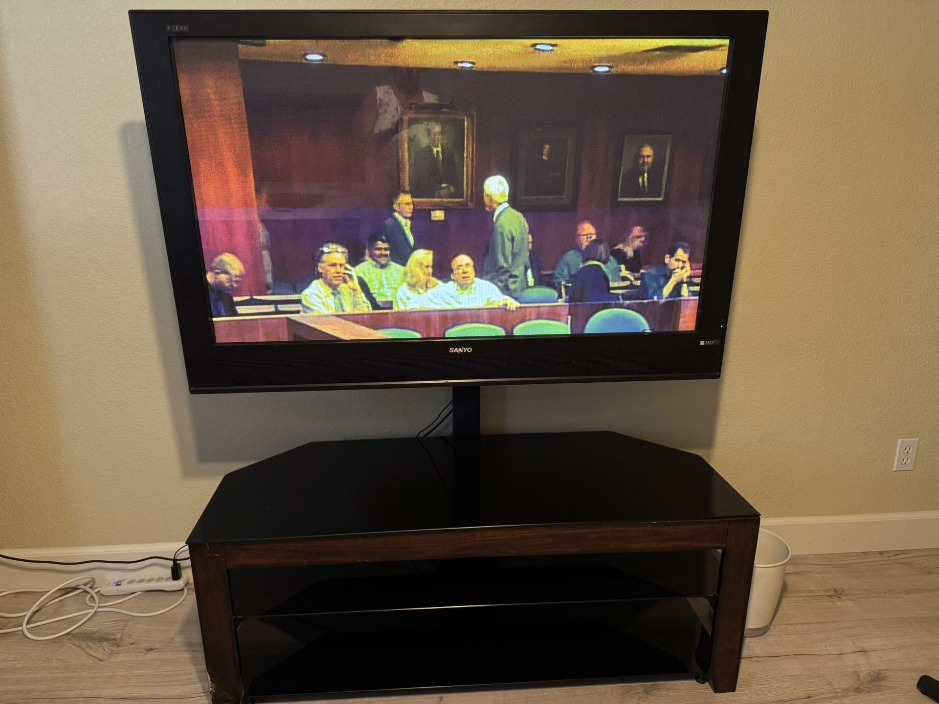 Sanyo TV And Stand