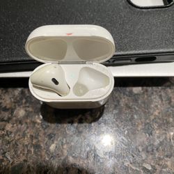 Apple Air Pod And Charging Case