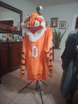 Size 30por 28 por 20cm This Cozy  Clemson University Tigers  Snugible 2 in 1 blanket hoodies Complete With its Playful Plush tiger mascot hood XL