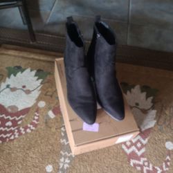 Women's Boots Size 8