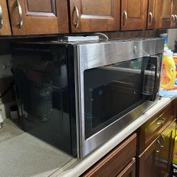 GE microwave 1.9 cu. ft