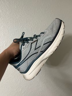DIADORA NUCLEO MENS SIZE 9.5