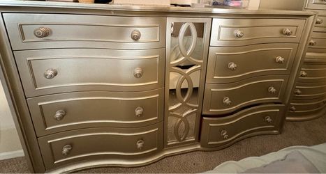 Dresser and 2 night stands