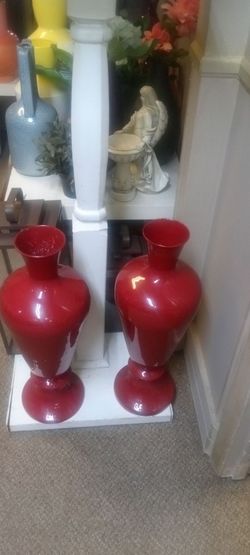 New hot Red floor vases 50 each or 90 for set