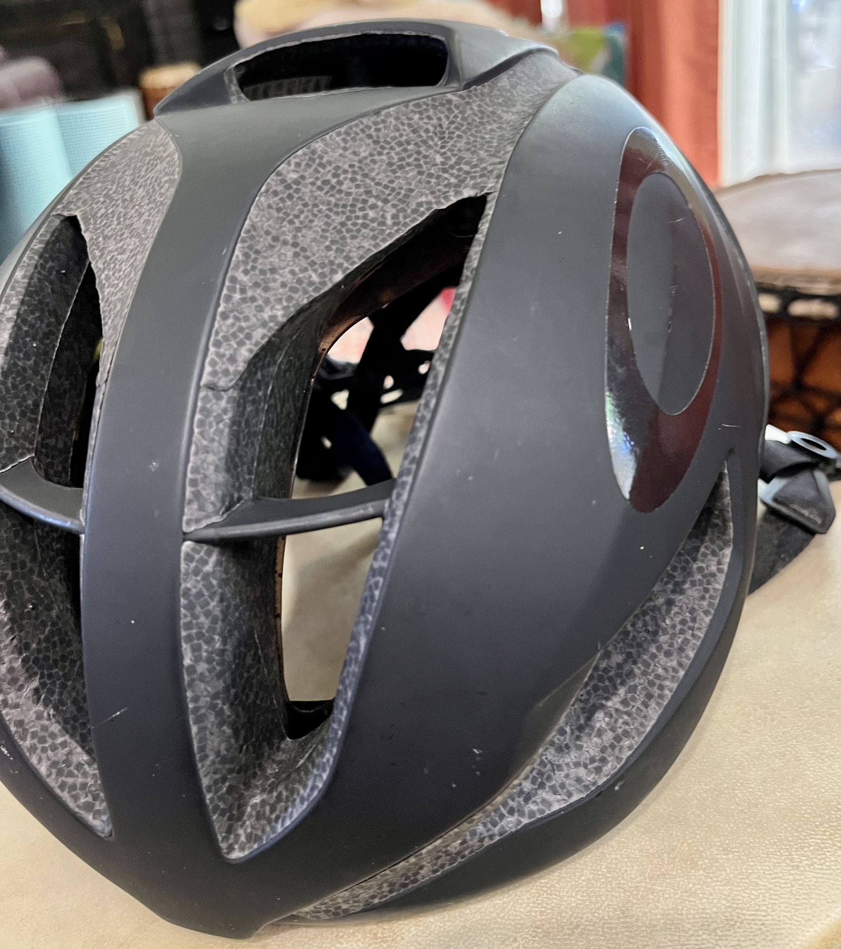 Oakley ARO5 Cycling Helmet Size Small - MIPS in Blackout 🚴 