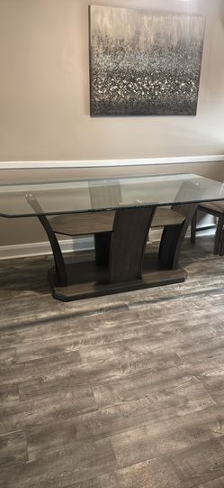 Dining room table