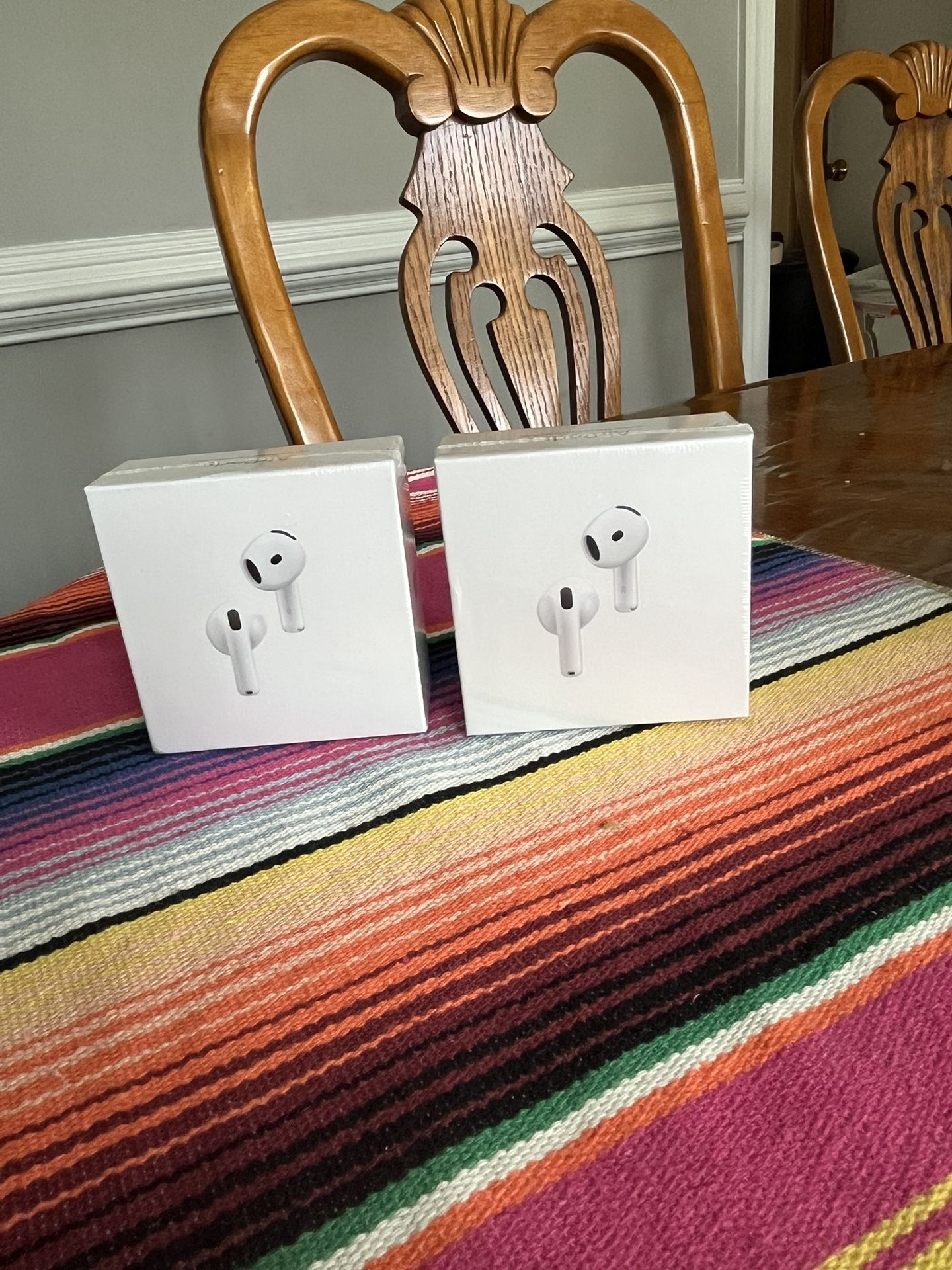2 Air Pods 4