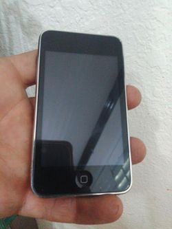 Apple iPod touch 2nd gen 32 GB black glass front chrome back