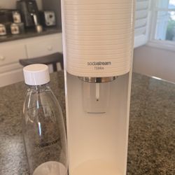 SodaStream-Terra Soda Streaming Machine And Bottle 