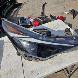 Hyundai Elantra right Headlight oem