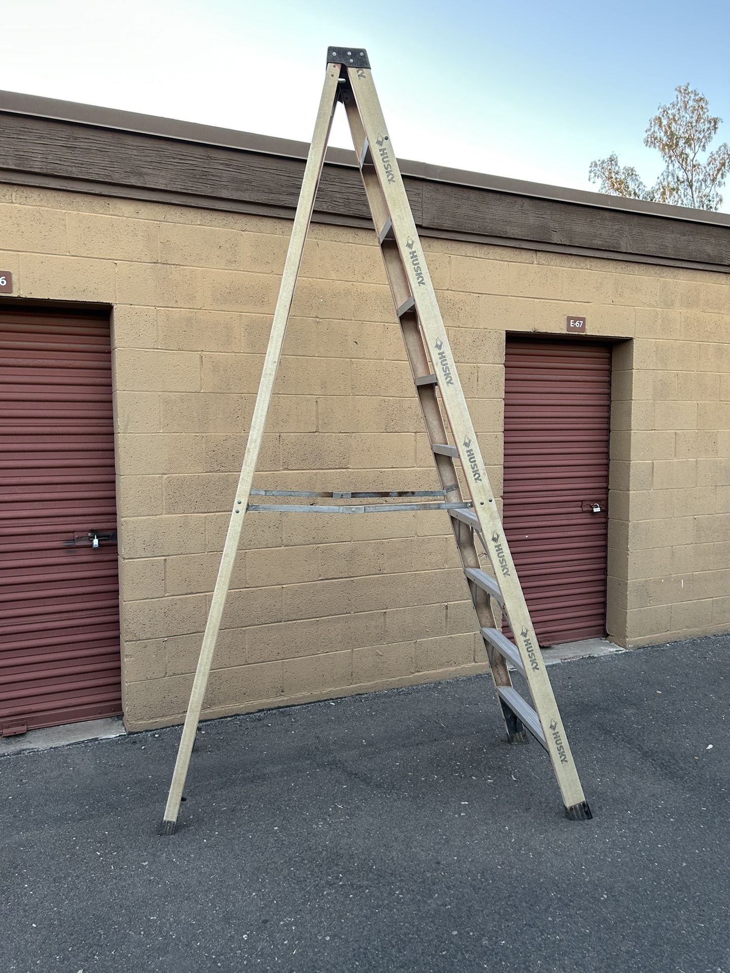HUSKY 10 foot FIBERGLASS step ladder