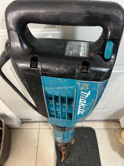 Makita HM1307CB demolition breaker, 120 volt, 14A, Good condition, Work perfectly