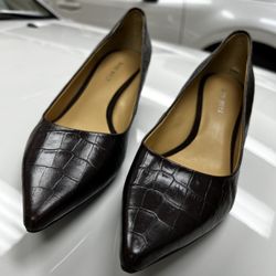 Nine West Pointy Toe Pumps Size 7.5