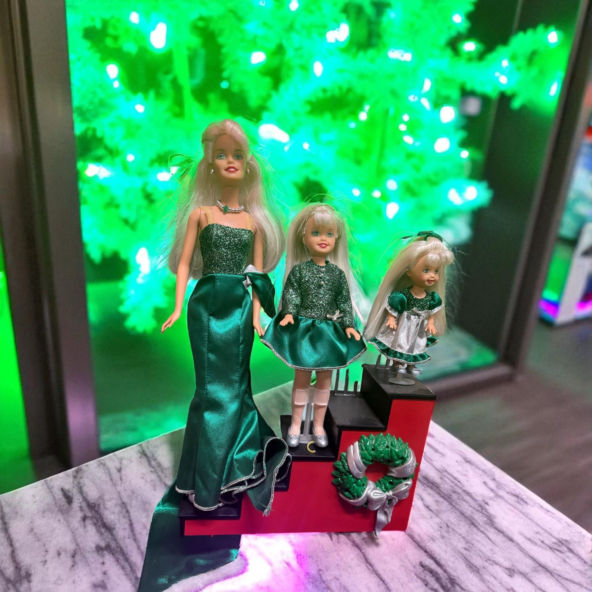2000 Metal Barbie Holiday Singing Sister Doll Set