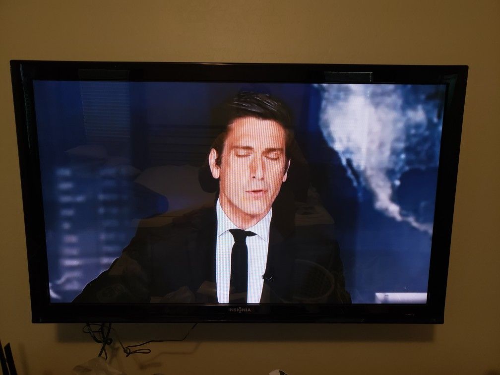 42" Insignia Tv