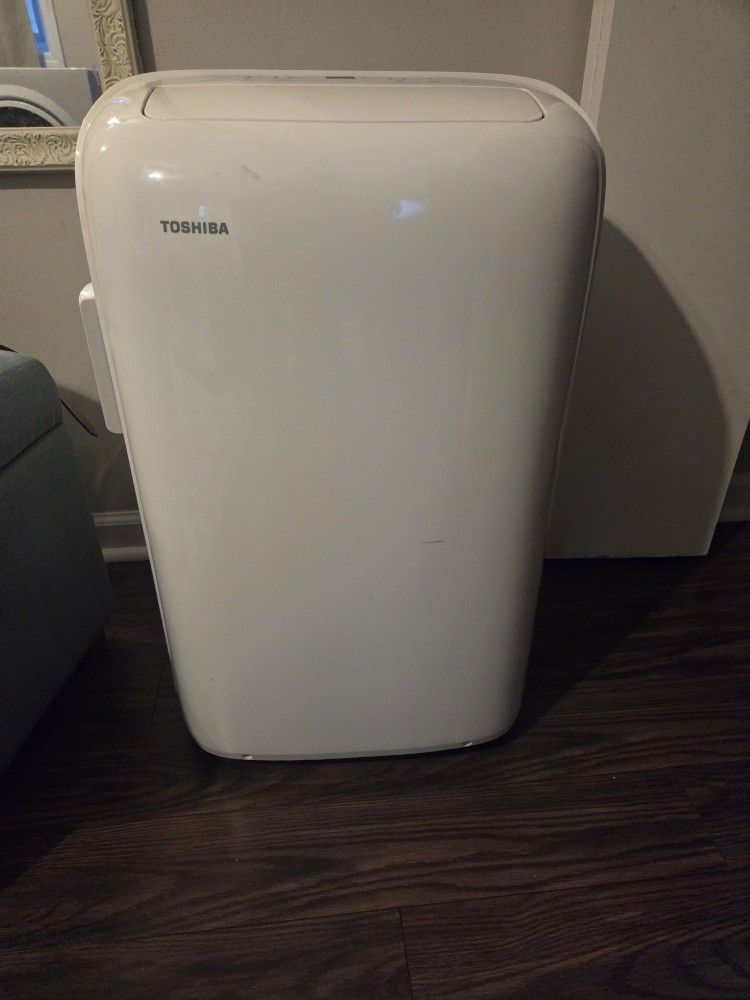 Toshiba Portable Air Conditioner / Dehumidifier