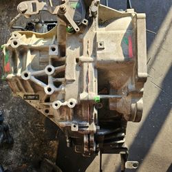 10 Hyundai Elantra Automatic Transmission  And Other Parts 