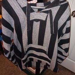 BLACK AND GREY PULLOVER
