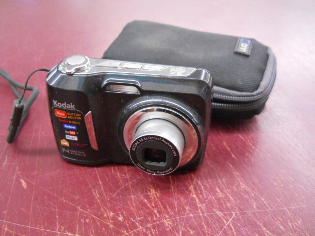 KODAK DIGITAL CAMERA - RELAIBLE AND SIMPLE TO USE