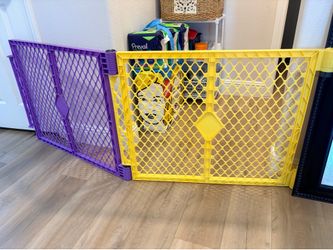 Foldable standalone gate for pets