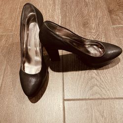 Calvin Klein Platform Black Leather Pump 8.5