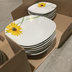 Gallery Tabletops 8 Piece Dishware Set