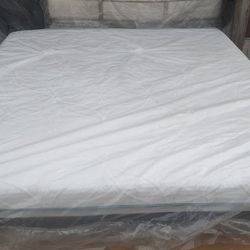 Sealy Posturepedic Premier Hybrid King Size Mattress And Box Springs 