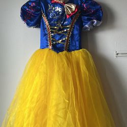 Snow white dress size 6-8 girls