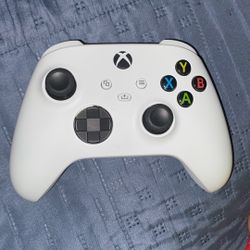 “Brand New Xbox Wireless Controller – White (No Box)