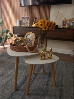 2 White coffee tables