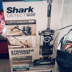 Shark Detect Pro Left Away 