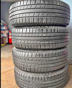 205/70/15 Michelin 📍📍 Vendo un set de llantas con 80% de vida las 4 📍🌟