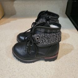 Infant/Toddler Boots Size 6, 18-24 Months