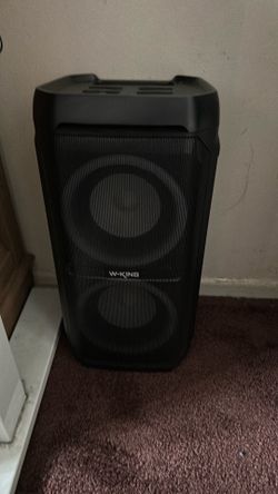 W king T11 Bluetooth speaker COMES WITH BOX AND CHARGER !!!