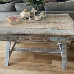 Table/desk Cross legged 