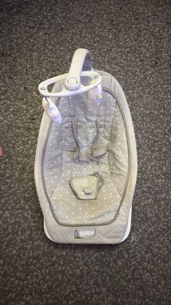 Vibrating Baby Rocker With Mobile