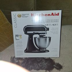 Kitchen Aid 4.5 Quart Mixer
