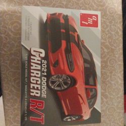 AMT  2021 Dodge Charger R/T 1:25 Scale 