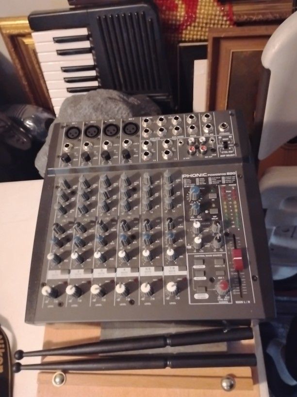 Phonic Powerpod 820 powered mixer.