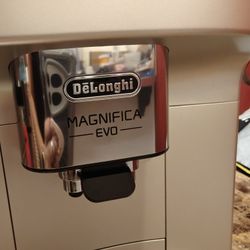 **“De’Longhi Magnifica Evo – Premium Super-Automatic Espresso Machine, Like New!”**